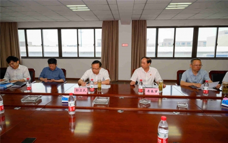 嘉興商品交易產(chǎn)業(yè)園管理辦公室對我公司蔬菜批發(fā)市場 開展“守根脈、保平安、辦實事”網(wǎng)格大走訪座談會